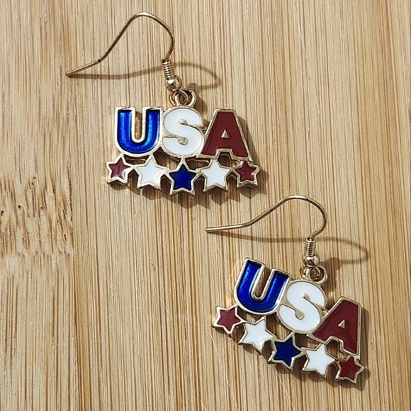USA Patriotic Earrings with Stars Blue White Red Pierced Dangle - Picture 1 of 5